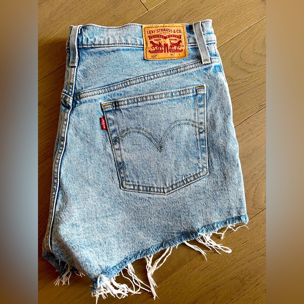 LEVI’S 501® HIGH RISE WOMEN’S SHORTS - Picture 8 of 10